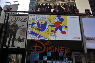 Look Mickey TS Disney 561c12578cf15