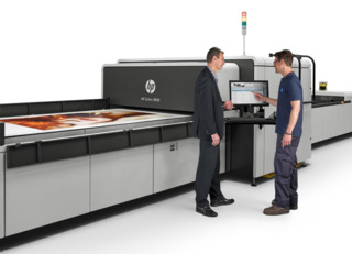 HP Scitex 9000 with media   operators 56def7200ec9c
