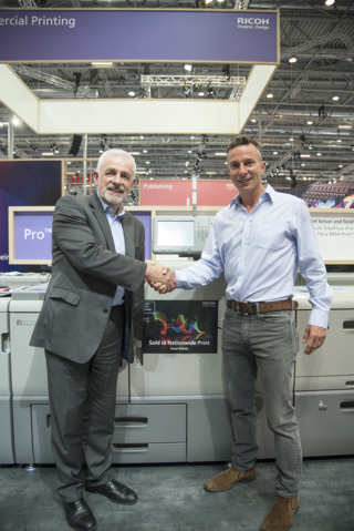 RIC pr16019 Stephen Palmer  Director  Production Print  Ricoh UK and Nationwide Print Managing Director Julian Hocking 575ead71a3f73