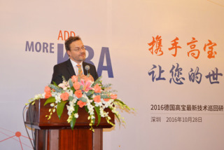 WorldPressOnline photo 1 sascha fischer from kba sheetfed solutions during his presentation to the roadshow visitors in shenzhen 58336d2782a1d