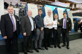 WorldPressOnline drupa deal l r graham harris service manager kba australasia dave lewis director kba australasia joshua harris operations manager streamline cartons kym harris founder and managing director of streamline cartons di 58599cd9004c4